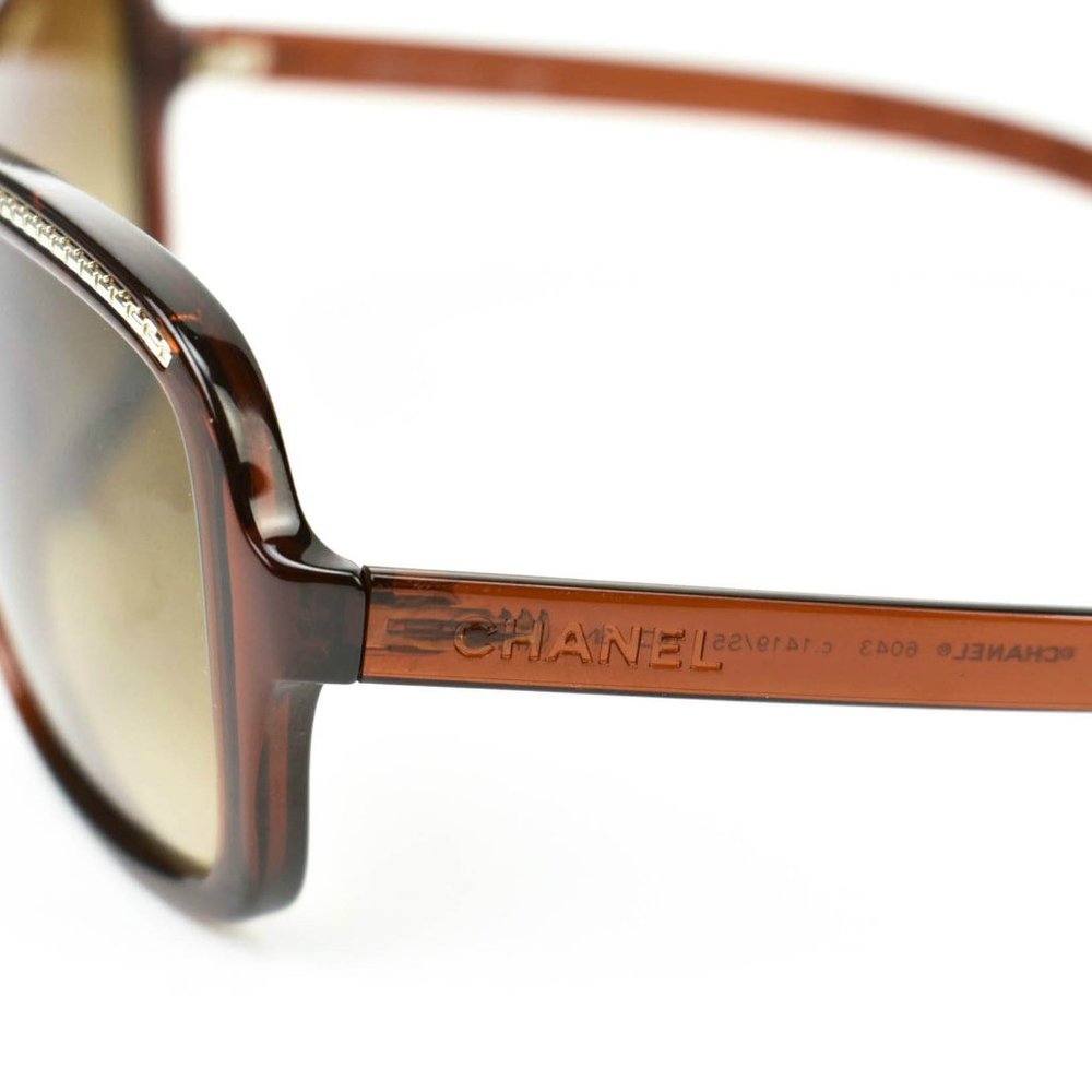 CHANEL: Translucent Brown & Gold, Metal Chain Logo Sunglasses (nl) - Picture 3 of 11
